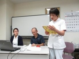 介護学習委員会による「認知症ケア」についての研修の様子